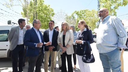 El presidente de los caseteros, Claudio Rodríguez, junto con el de la Diputación de Granada, Francis Rodríguez, y la alcaldesa, Marifrán Carazo