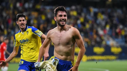 Chust celebra el gol del triunfo del Cádiz contra el Almería