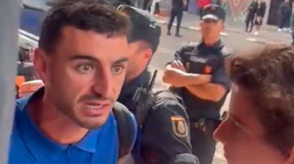 Juan Iglesias durante la discusión con un aficionado del Getafe.
