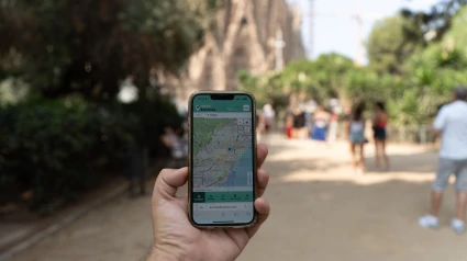 2XWNNWC The Barcelona City Council launches an app to know the crowds in tourist spots in Barcelona at all times and in real time, an app designed to avoid the overcrowding of the most iconic places. During the trial period, you can see both the Sagrada Familia and the famous Boqueria market. El Ayuntamiento de Barcelona lanza una aplicacion para conocer en todo momento y en tiempo real las aglomeraciones en los lugares turísticos de Barcelona, una aplicacion pensada para evitar la saturacion de los lugares mas emblematicos. Durante el período de pruebas, se puede ve