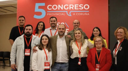 Bernardo Fernández con algunos de los integrantes de su ejecutiva