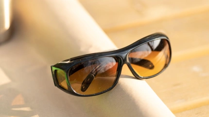 Gafas de sol con lentes amarillas especiales para conducir