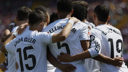 Los jugadores del Real Madrid celebrando un gol en Montjuic en el Clásico