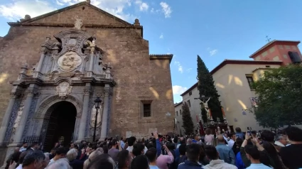 El Cristo de la Misericordia (Silencio) a su paso junto a San Justo y Pastor y el Monasterio de la Encarnación