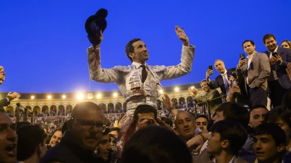 David de Miranda en su salida a hombros por la Puerta del Príncipe el pasado sábado