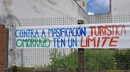 Pancarta en O Morrazo contra el turismo
