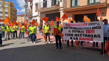 UPA-UCE protesta ante la CHT en Plasencia