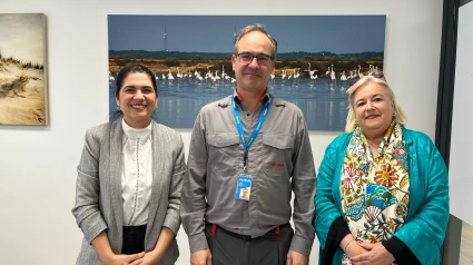 Jorge Acitores junto a Lucía Núñez y Manuela Caro, delegadas de Industria y Salud, respectivamente