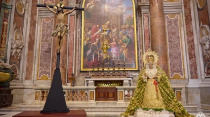 El Cachorro y la Esperanza de Málaga en la capilla de Pío X en la Basílica de San Pedro