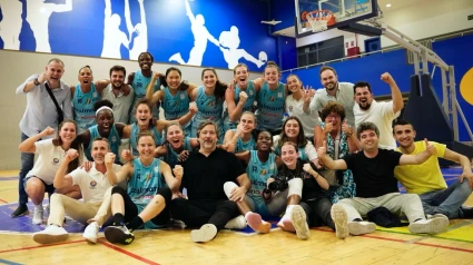 La plantilla y directiva del Azulmarino celebra el pase a la Final Four