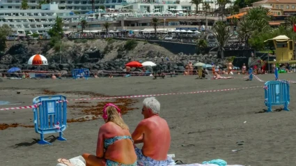 Playa de La Troya cerrada