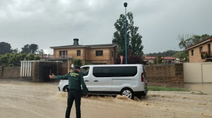 Las tormentas obligan a cortar carreteras en Navarra