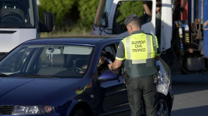 Control de alcoholemia de la Guardia Civil a un conductor
