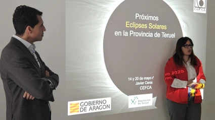 La diputada delegada de Turismo de la DPT, Marta Sancho, y el director del Cefca, Javier Cenarro, durante la presentación