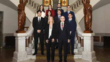 De izquierda a derecha, y de arriba hacia abajo, Adriana Boyer, Paula Ulla e Andrés García-Bengoechea John Pérez, Míriam Císcar, Fernando Frías e Álvaro Álvarez María José Gil (vicedecana) y José María Graíño (decano)