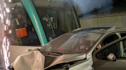 Este es el supuesto accidente en el que se han visto involucrados un tranvía y un vehículo