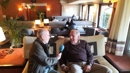 Manolo Oliveros charla con Charly Rexach, en Esports COPE
