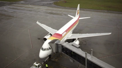 Avión en el aeropuerto de Alvedro (A Coruña)