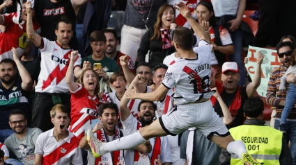 Jorge De Frutos celebra el gol en el Rayo - Betis