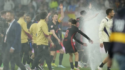 Los aspersores, al final del partido entre el Espanyol y el Barcelona
