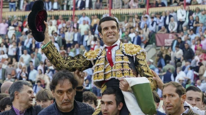 Emilio de Justo, en su salida a hombros este sábado en Valladolid