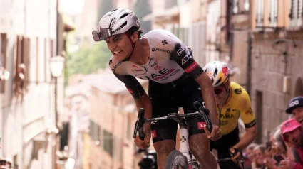 Isaac del Toro durante la novena etapa del Giro de Italia