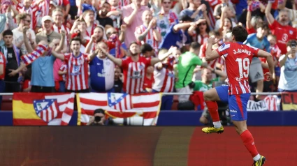 Julián Álvarez celebra el gol en el Atlético - Betis