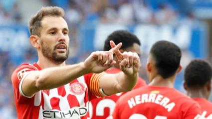 Stuani cruza los dedos en la celebración del gol del empate para el Girona en Anoeta