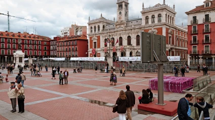 El Ayuntamiento con las tribunas de Semana Santa en la Plaza Mayor de la ciudad de Valladolid