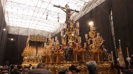 Imagen del Cristo del Cachorro y la Esperanza de Málaga en Roma SEVILLA, 18 (EUROPA PRESS) El alcalde de Sevilla, José Luis Sanz, ha puesto en valor como "un hecho histórico" para la ciudad la Gran Procesión del Jubileo celebrada en Roma, con "imágenes inigualables por el foro romano o por el Coliseo", y ha destacado que "miles de sevillanos han arropado al Cachorro" por las calles de la ciudad transalpina. "Está claro que el Cachorro ha conquistado Roma", ha valorado en un audio remitido a medios, además de incidir en que "desde ahora", el Crucificado de la calle Castilla, del barrio de Triana, "será más universal que nunca". Sanz ha destacado que con la imagen "hemos estado toda Sevilla, su Iglesia, sus hermandades y, por supuesto, su ayuntamiento". "Nos hemos volcado sin fisuras en este evento que no tiene precedentes", ha apuntado, y ha remarcado que esta Gran Procesión representa "un acto importante para la ciudad y un hito histórico para las hermandades de Sevilla y para la Iglesia sevillana". POLITICA