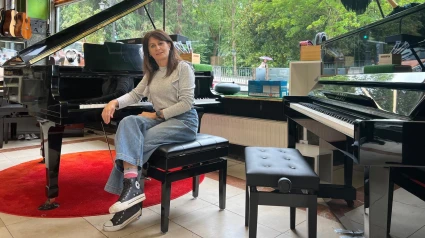 Ana Arévalo en su tienda de Oviedo