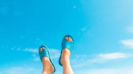 Evita las primeras heridas en los pies: consejos para disfrutar del calzado de verano sin molestias
