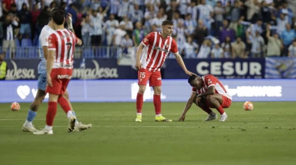 Maras consuela a Otero tras caer en La Rosaleda