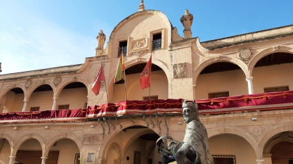 Fachada del Ayuntamiento de Lorca en la plaza de España