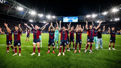 La plantilla celebra el triunfo ante el Albacete