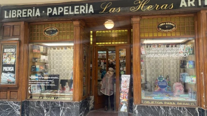 La Librería Las Heras conserva la portada original, la caja registradora y las columnas de hierro forjado que datan de mediados del siglo XIX