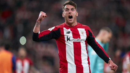BILBAO, SPAIN - FEBRUARY 06: Ibai Gomez of Athletic Bilbao celebrates the victory at the end of the Copa del Rey Quarter Final match between Athletic Bilbao and FC Barcelona at Estadio de San Mames on February 06, 2020 in Bilbao, Spain. (Photo by Quality Sport Images/Getty Images)