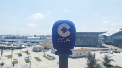 Micrófono de COPE desde el balcón de la Autoridad Portuaria de A Coruña
