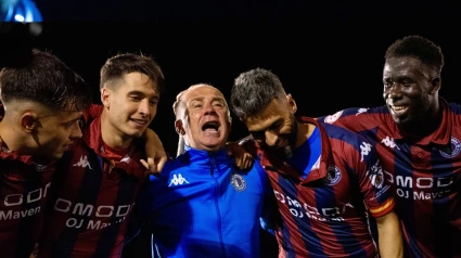 Cisqui y jugadores del CD Extremadura