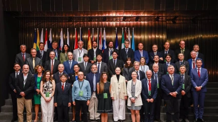 Foto de familia del comité de dirección de Dones con Laura García-Lorca