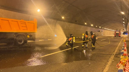 Efectivos de Ourense participan en esta práctica de madrugada en el túnel de A Canda