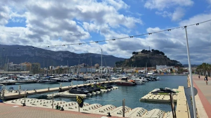 Vistas del Castillo de Dénia desde el puerto