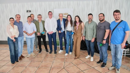 El presidente de la Federación Extremeña de Fútbol, Sergio Merchán, con periodistas en Mérida
