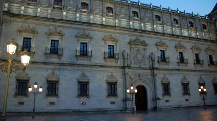 Arriado de bandera en el Alcázar de Toledo