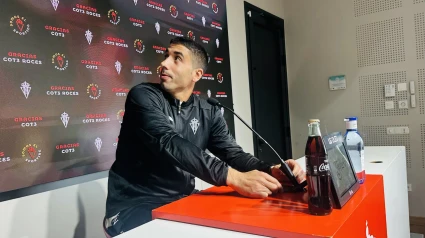 Cote se despide en rueda de prensa
