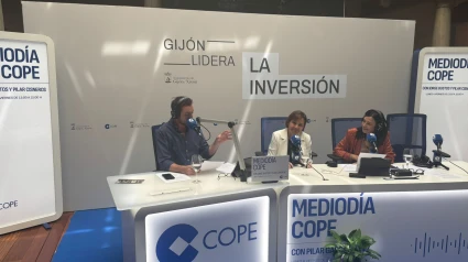 Carmen Moriyón, alcaldesa de Gijón, junto a Jorge Bustos y Pilar Cisneros