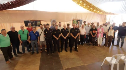 Los responsables de Policía Local y de la Delegación de Fiestas y Tradiciones se reúnen con los caseteros.El Ayuntamiento de Córdoba, a través de los responsables de Policía Local y de la Delegación de Fiestas y Tradiciones, ha mantenido este jueves una reunión con los caseteros a los que se les ha informado de las medidas de seguridad previstas para el inminente inicio de la Feria de Nuestra Señora de la Salud, a la vez que ha pedido que se refuercen las instalaciones ante la alerta amarilla por tormentas este viernes.POLITICA ANDALUCÍA ESPAÑA EUROPA CÓRDOBAAYUNTAMIENTO DE CÓRDOBA