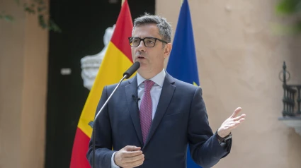 El ministro de la Presidencia, Justicia y Relaciones con las Cortes, Félix Bolaños, atiende a los medios de comunicación, en la sede del Ministerio (Palacio de Parcent), a 9 de mayo de 2025, en Madrid (España).
