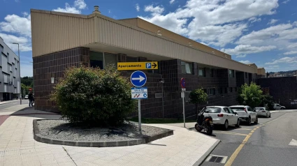 El emplazamiento provisional tiene un único acceso directo desde el exterior por lo que es necesario tomar el vial que baja hacia la Escuela de Enfermería