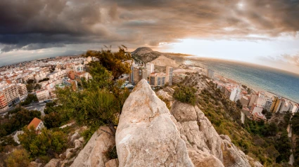 Alicante cierra el Castillo y activa el Cecopal ante la alerta naranja por lluvias intensas